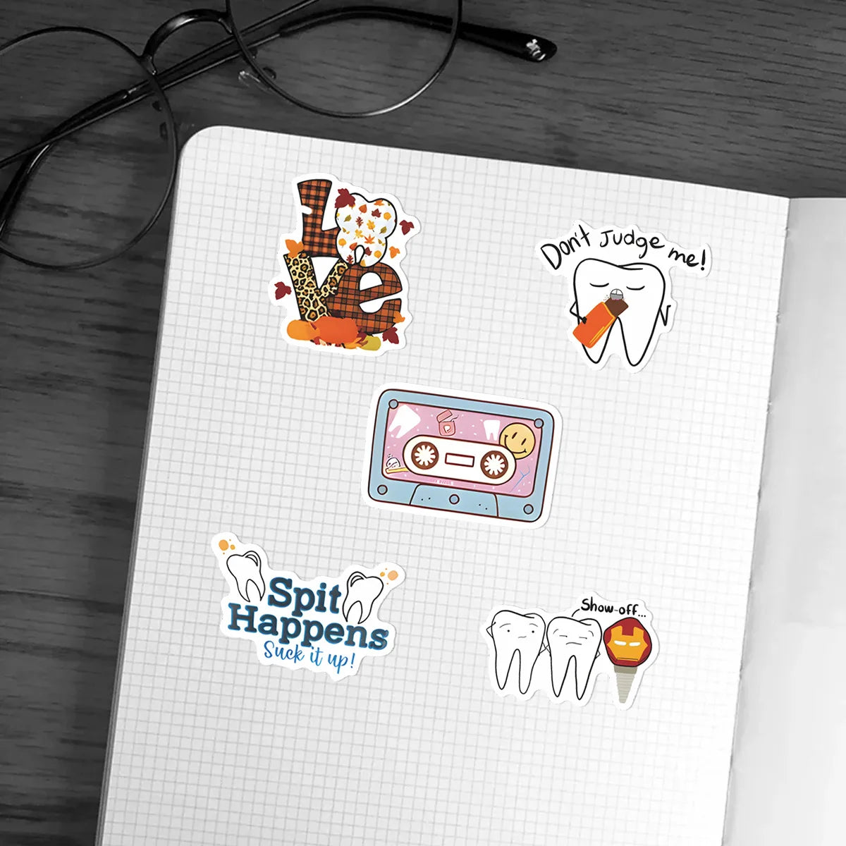stickers dentaires die cut multicolores motifs dentaires cartoon adhésifs dents instruments dentistes humour professionnels