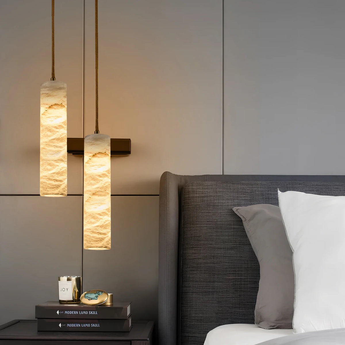 Suspension lumineuse marbrée moderne blanc beige marron clair pince câble doré