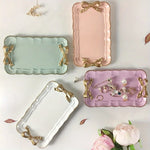 plateau rectangulaire élégant blanc rose pastel bordure dorée motif noeud