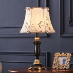 lampe table classique vintage abat jour tissu floral brodé couleur or bleu turquoise beige