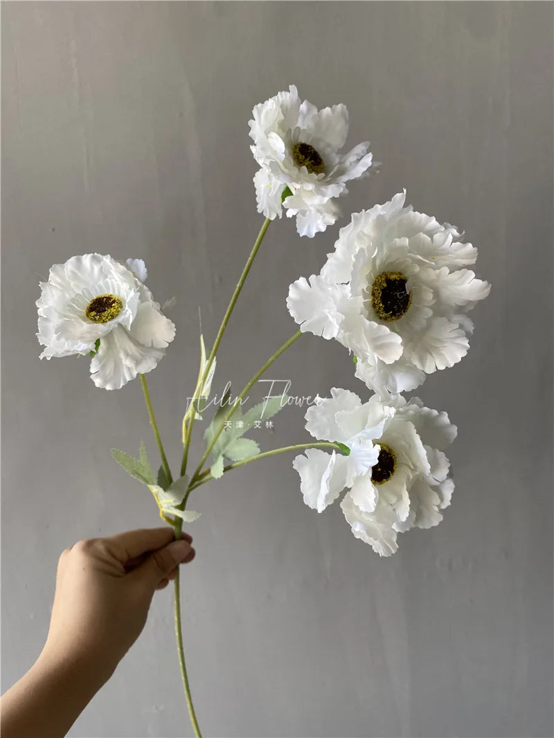 Composition florale blanche artificielle maison