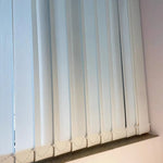 rideau vertical blanc rayures horizontales clips fixation moderne stores enrouleurs plastique