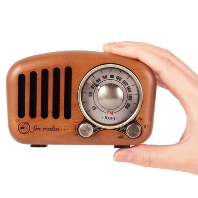 Radio réveil vintage en bois vert avec design rétro
