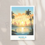 Une illustration pittoresque du paysage urbain de Manille aux Philippines, avec des gratte-ciel se détachant sur un coucher de soleil doré et des palmiers tropicaux bordant l'océan.