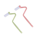 brosse toilette incurvée poignée bleue verte rose fixations pratiques utilitaires salle bains