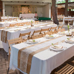 chemin table patchwork brodé dentelle blanche tissu burlap rustique chic serviettes assiettes couverts vases