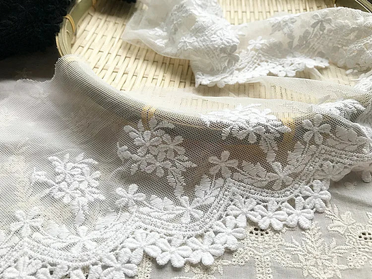 dentelle brodée fleurs polyester coton rouge noir blanche ajourée écologique soluble eau
