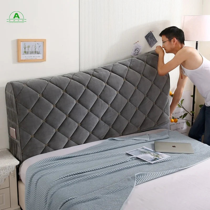 Tête de lit moelleuse 180 cm en velours matelassé noir sur lit double