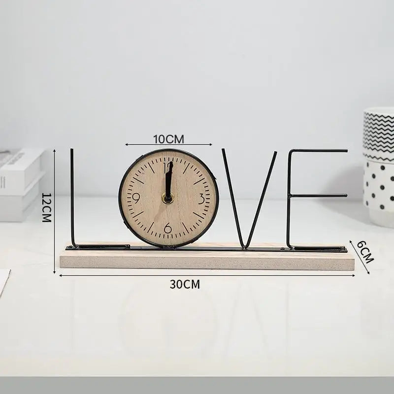 horloge murale LOVE minimaliste bois clair noir décoration moderne chambre salon