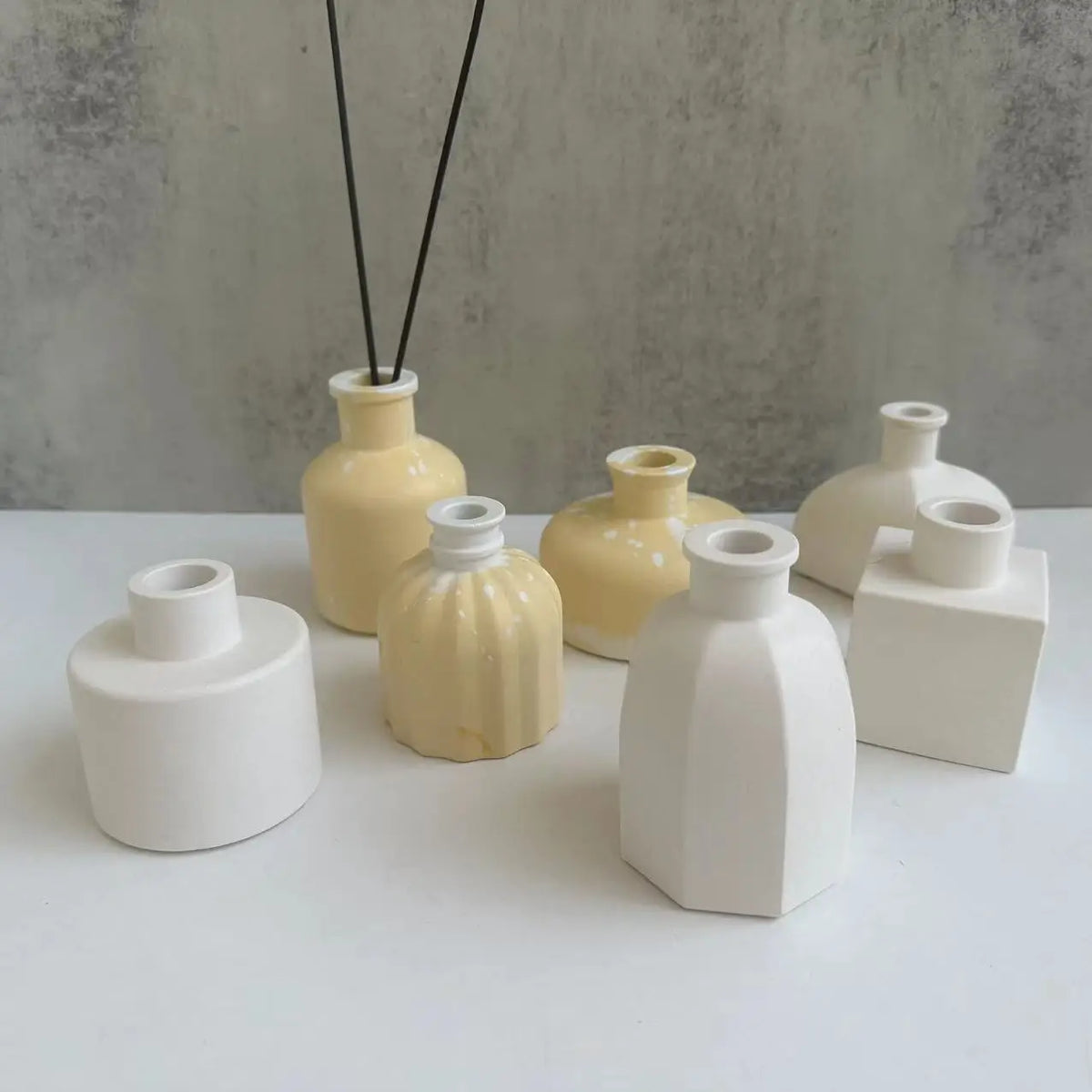 moulages silicone bouteilles parfum blanc jaune texture mat moderne minimaliste réutilisable