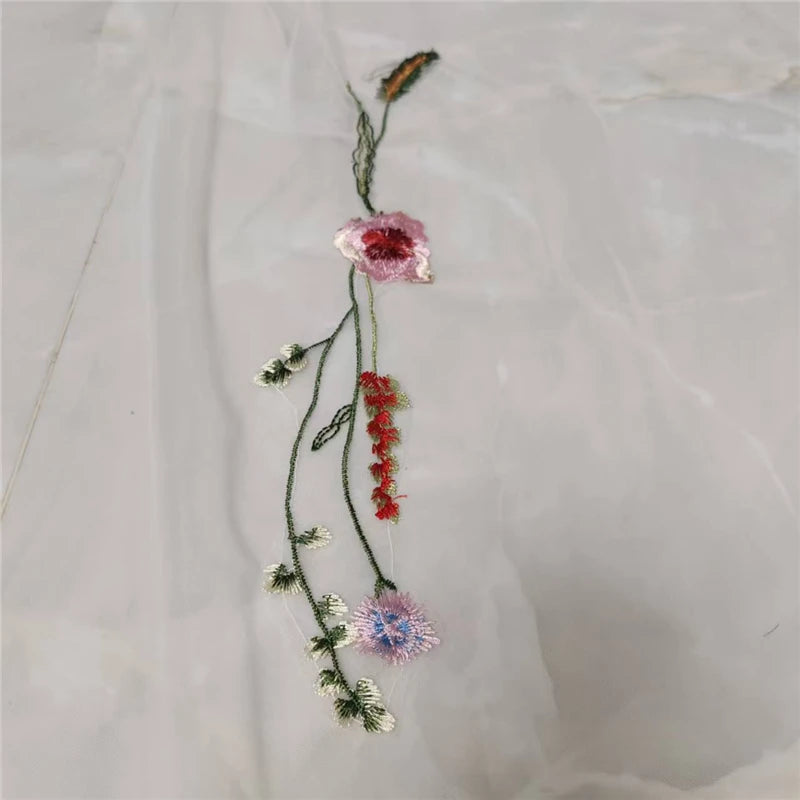 voile mariée blanc broderie florale rouge verte translucide classique romantique