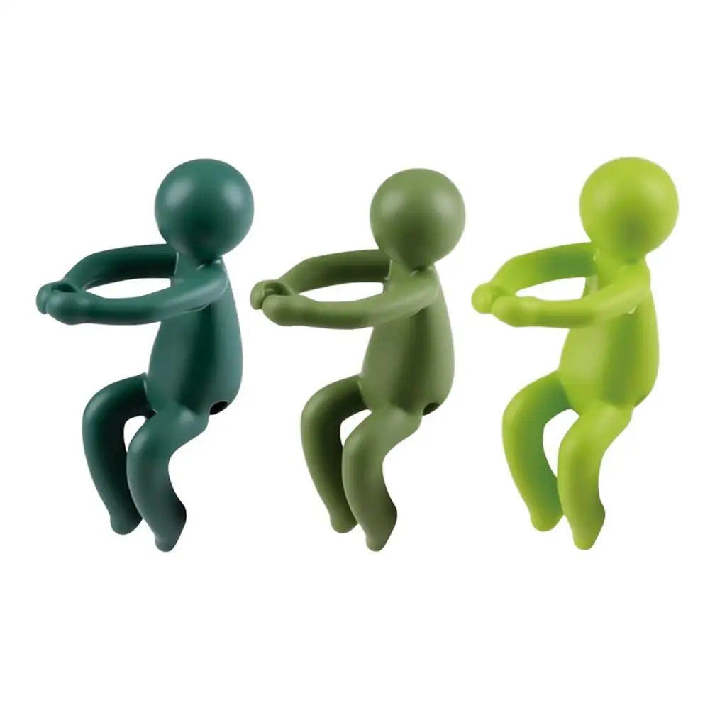 supports plantes figurines personnages stylisés verres transparents bambou feuilles philodendron fleurs blancs bleus