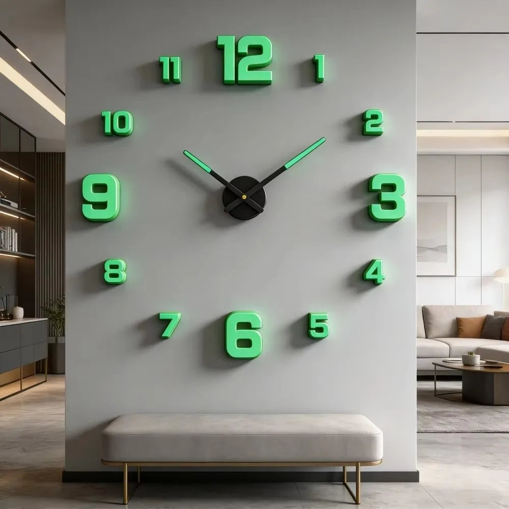 horloge murale moderne minimaliste vert lumineux noir doré numéros relief fond obscur quartz aiguille