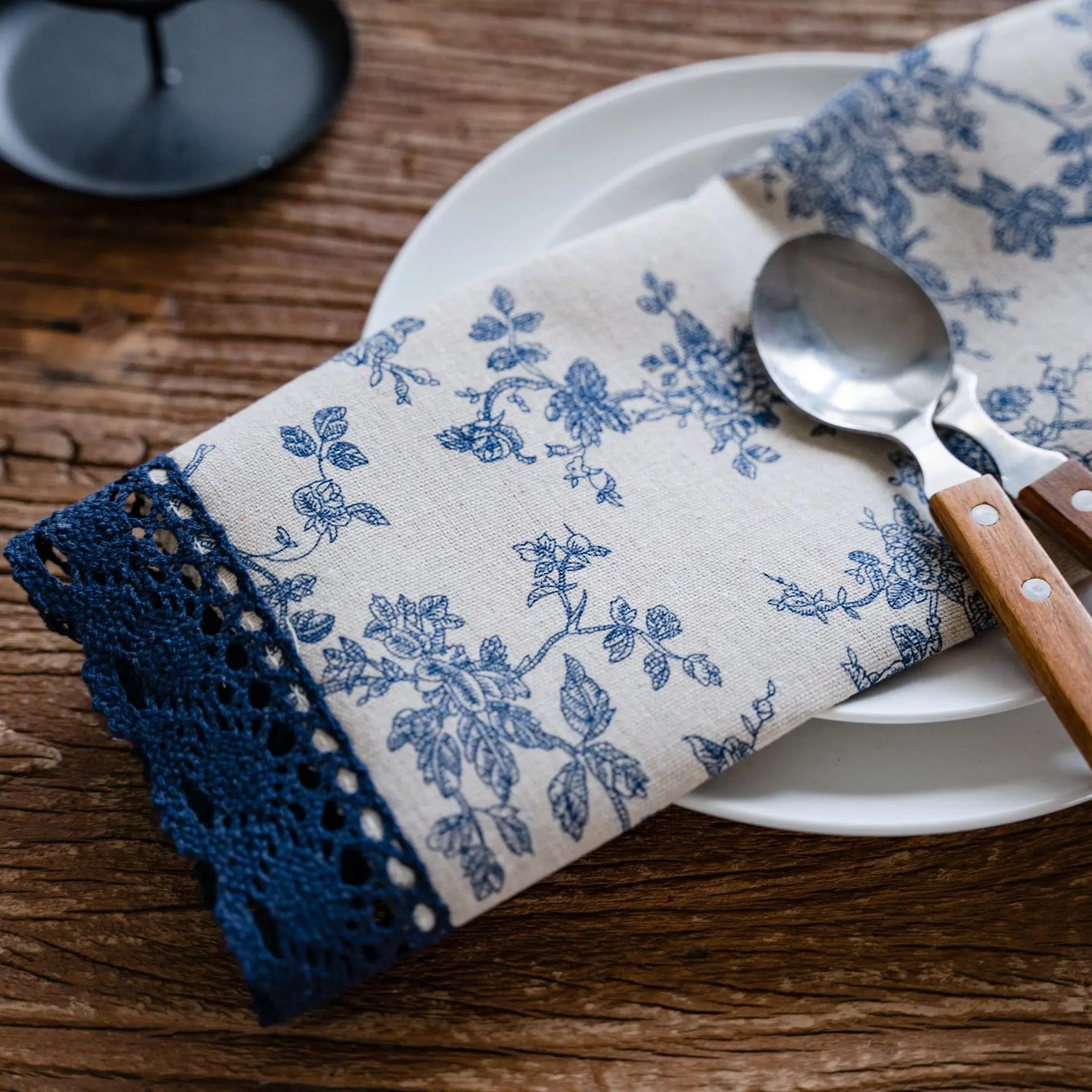 Chemin de table jaune motif floral