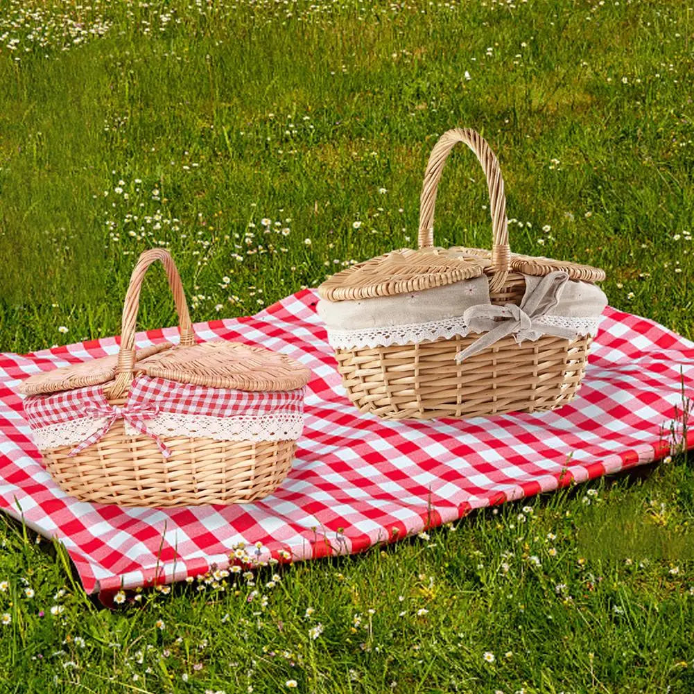 panier tressé osier rustique couvercle double pique nique provisions muffins brioche nappe carreauxextérieur rangement