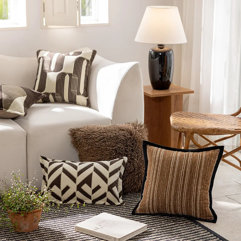 housses coussin carrées jacquard géométriques moderne marron beige noir maison voiture decoration adhésif polyester