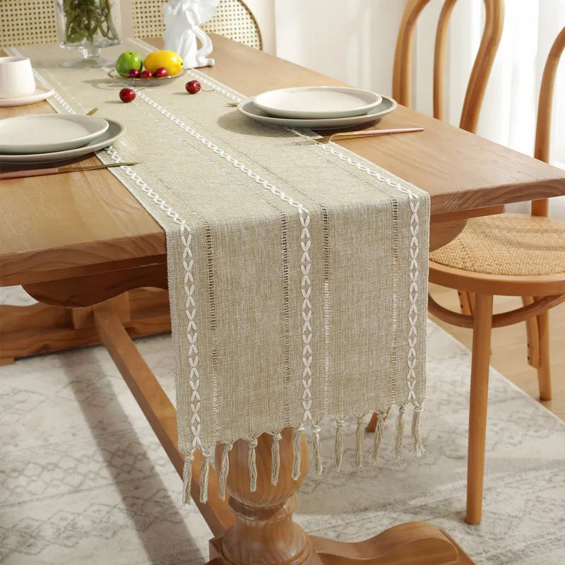 chemin table coton lin vert sauge broderie blanche rustique franges décoration table