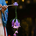 fleur artificielle lumineuse rose blanche bleue violette jaune feuilles fines nervures centre lumineux poignée