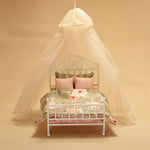 lit miniature fer blanc ensemble literie motifs floraux shabby chic canopée oreillers couette petite