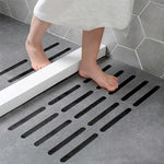 tapis antidérapant moderne adhésif rayures horizontales salle bain gris blanc respectueux environnement sécurité douche