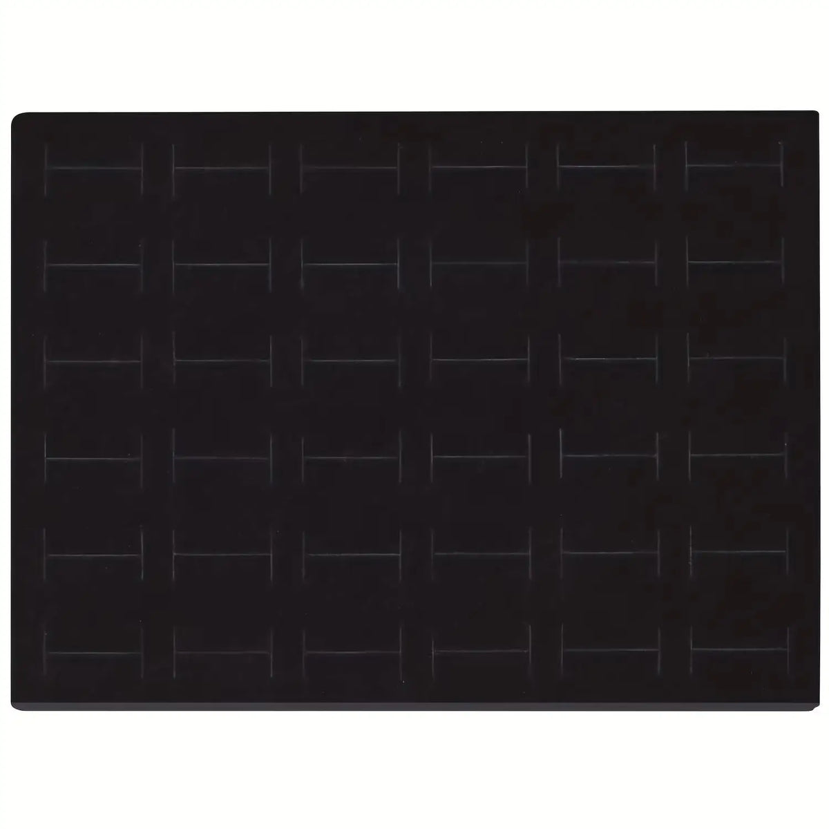 présentoir bijoux moderne boîte transparente 21.5cm 13.7cm 3.2cm alvéoles rectangulaires plusieurs bagues noires argentées
