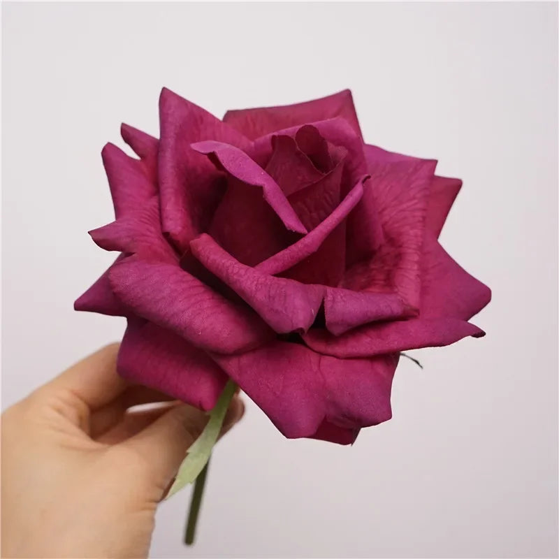 décoration intérieure bouquet roses artificielles blanc rose clair détails fins réaliste erotique anniversaire mariage