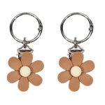 porte clés pince chapeau fleurs simples moderne minimaliste beige blanc jaune rose adhésif voyage