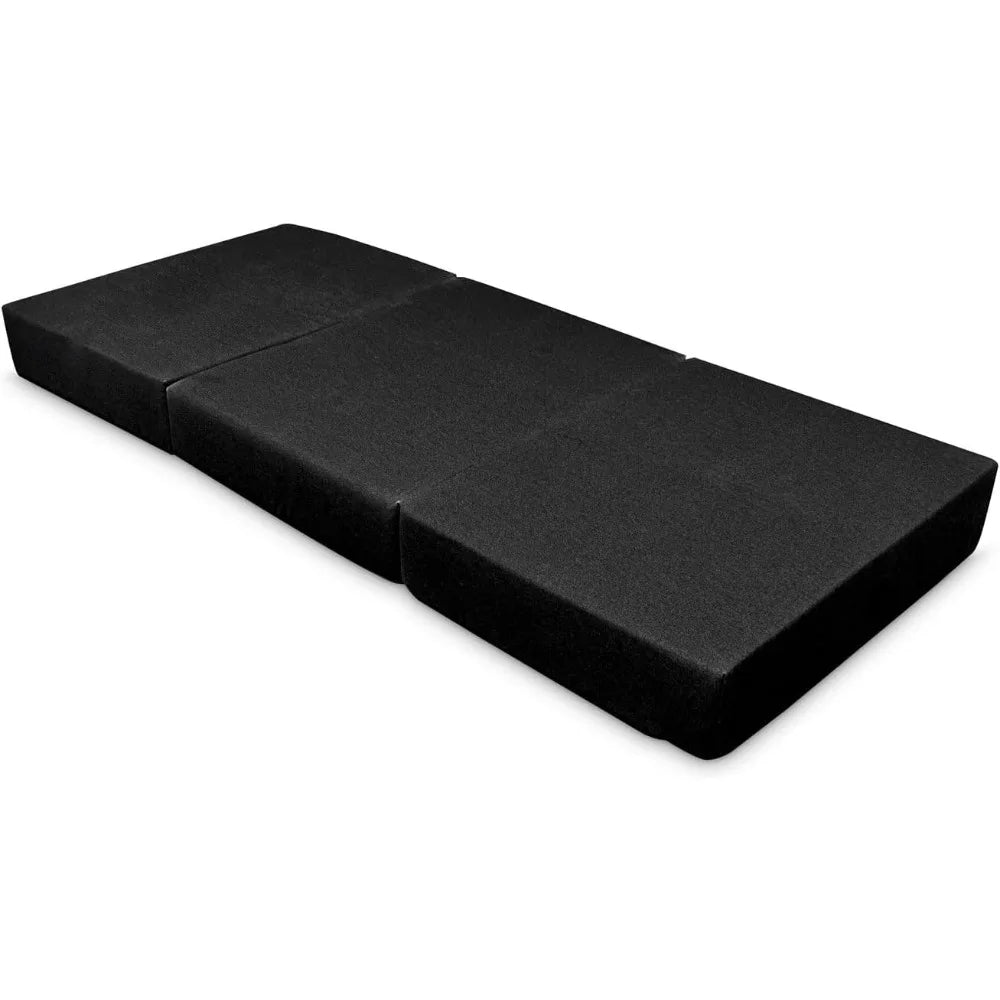 Matelas pliant utilisé comme lit d'appoint dans une chambre d'amis