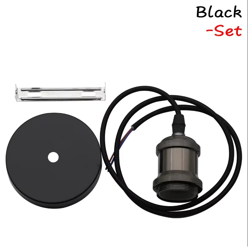 ampoules suspendues industrielles vintage noir doré cuivre aluminium câbles noirs anneaux fixations tringle