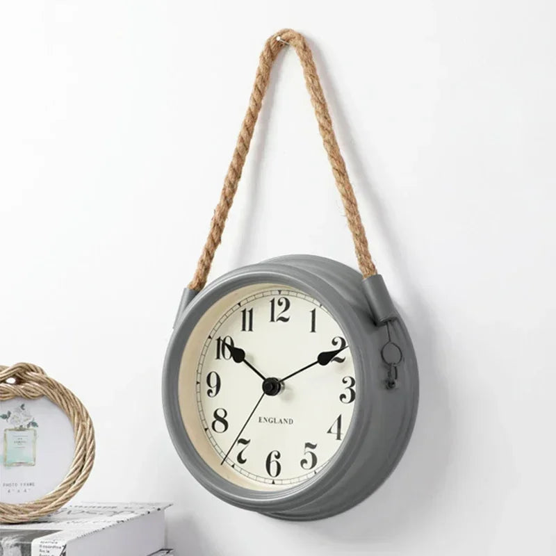 horloge murale vintage métal gris clair moderne fixation numérotée diamètre 22 rond