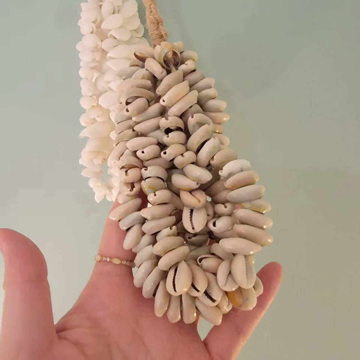 coquillage naturelles blanc beige artisanal suspension corde nouée décoration maison lisse opaques