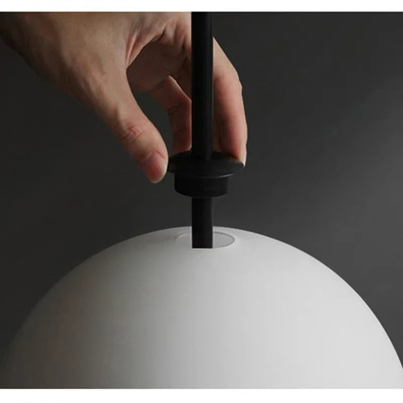 lustre suspension boules verre blanc moderne opalescent encastré minimaliste chambre salle manger