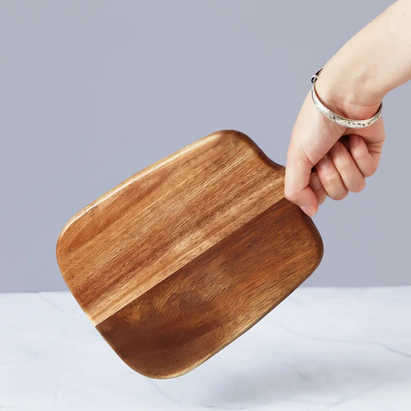planche découper bois rustique plateau service suspendu pain fourchette nappe verte