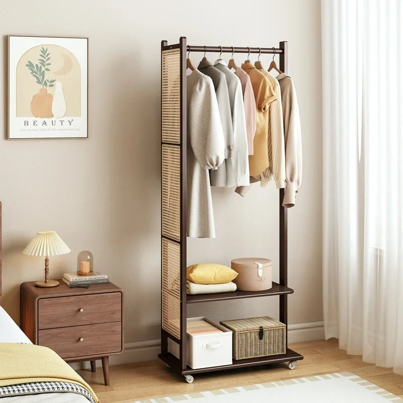 armoire vêtements mobile rotin marron clair 10 cintres boîtes rangement coussins entrée chambre moderne