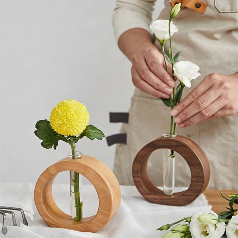 vases verre transparent bois clair marron minimaliste modernes decoratifs fleurs plantes hydroponiques table