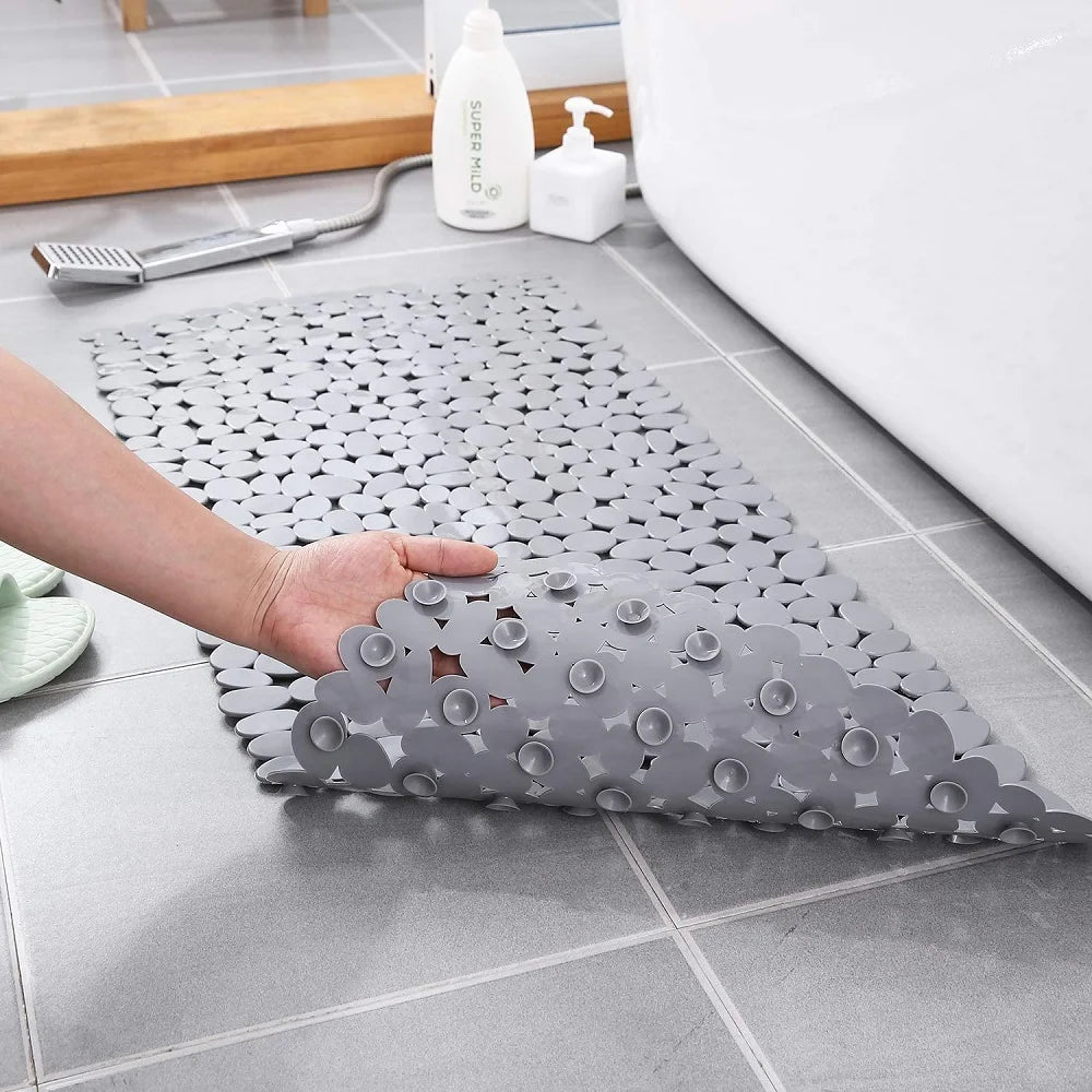 tapis bain antidérapant moderne gris clair succion cup lavable machine cailloux texturé salle bain