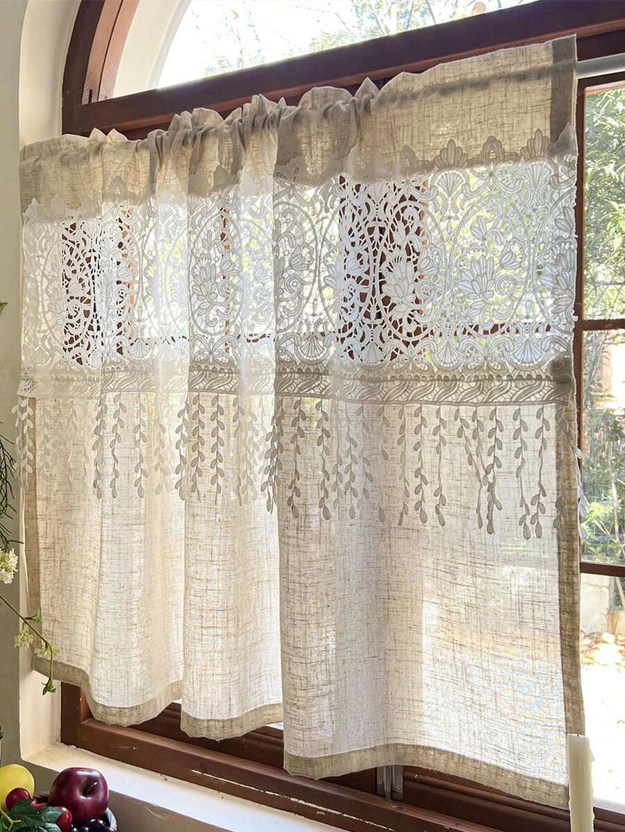 rideau semi transparent vintage broderie fine motifs floraux couleur beige clair fenêtre cuisine erotique