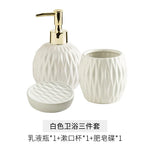 ensemble bain moderne or noir blanc distributeur savon tasse plateau élégant