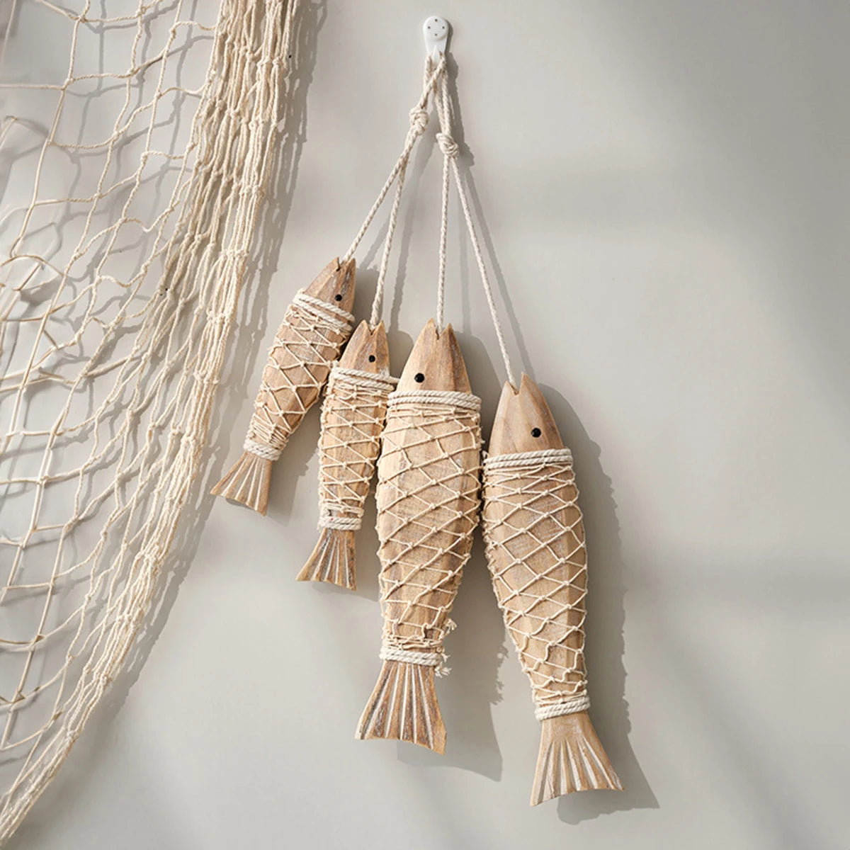 poissons bois sculptés naturels bleu marine artisanal cordelette filet pêche décoration murale vintage