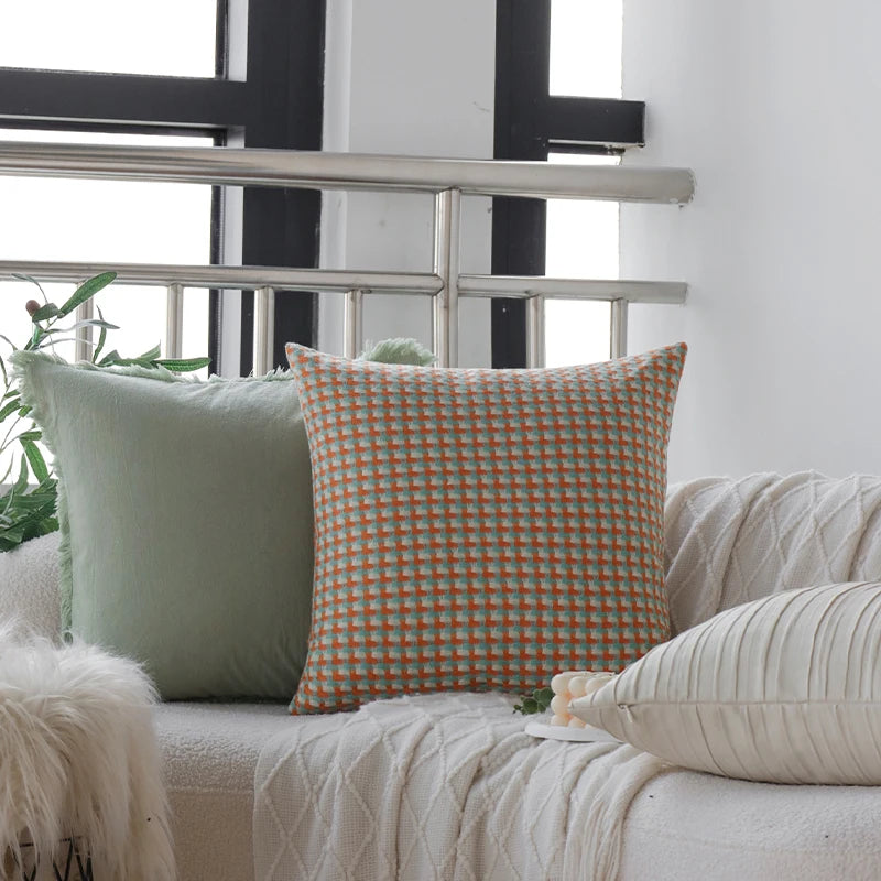 coussin géométrique vert clair coussin beige franges coussin motif géométrique coussin moderne confortable salon