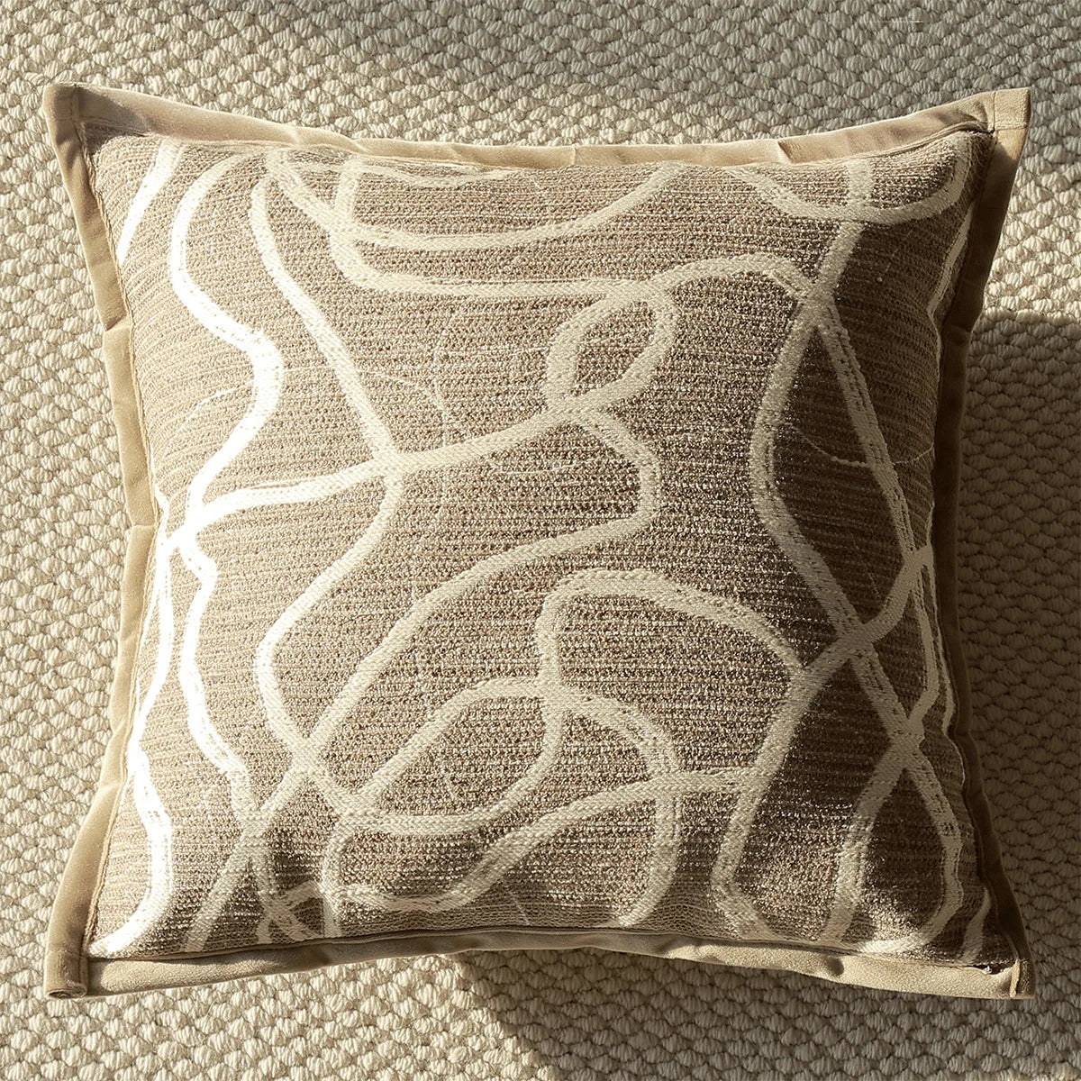 coussin deco fausse fourrure motif geometrique noir blanc nordique contemporain canape voiture