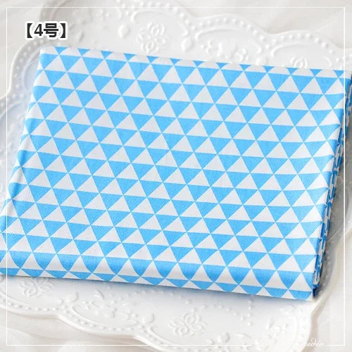 tissu coton bleu clair imprimé points rayures triangles zigzag moderne décontracté biodegradable 160cm