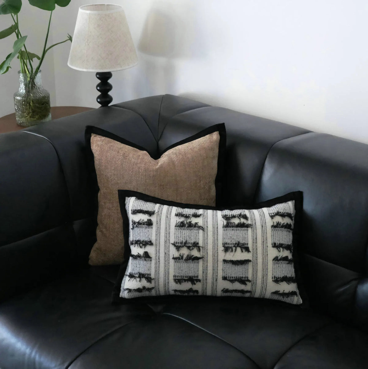 coussin moderne motif rayures beige bordure noire poly coton 45x45cm décoration intérieure sans rembourrage