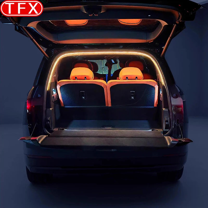 intérieur voiture sièges tapis poignées arrière simili cuir noir orange moderne