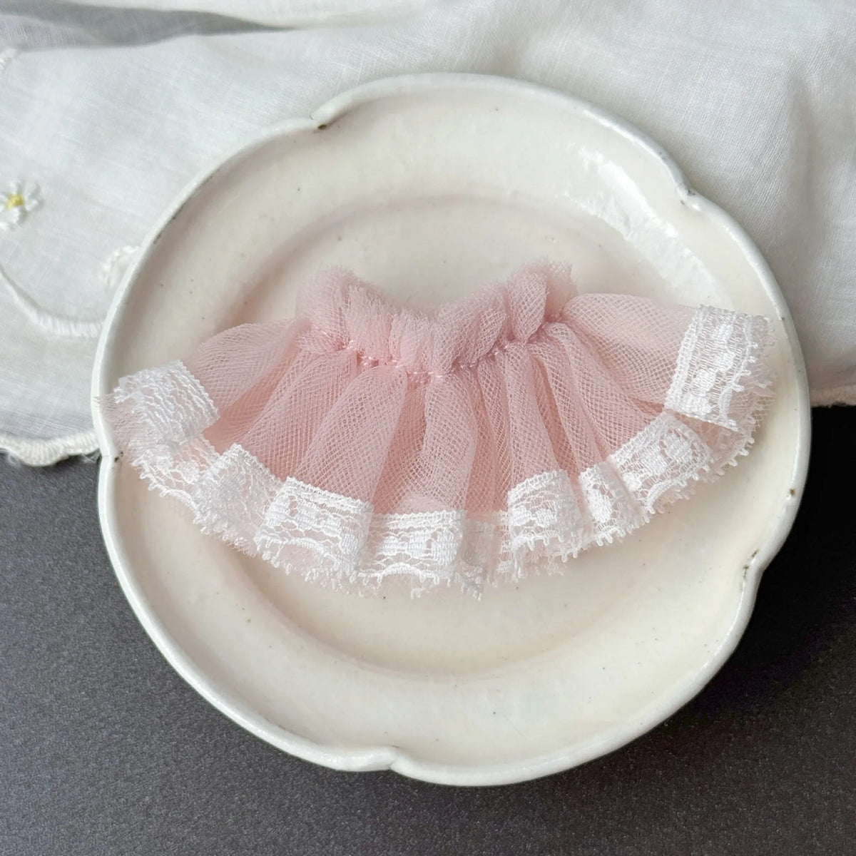 jupe tulle poupée rose blanche jaune verte douce moderne accessoire fille dentelle opaque