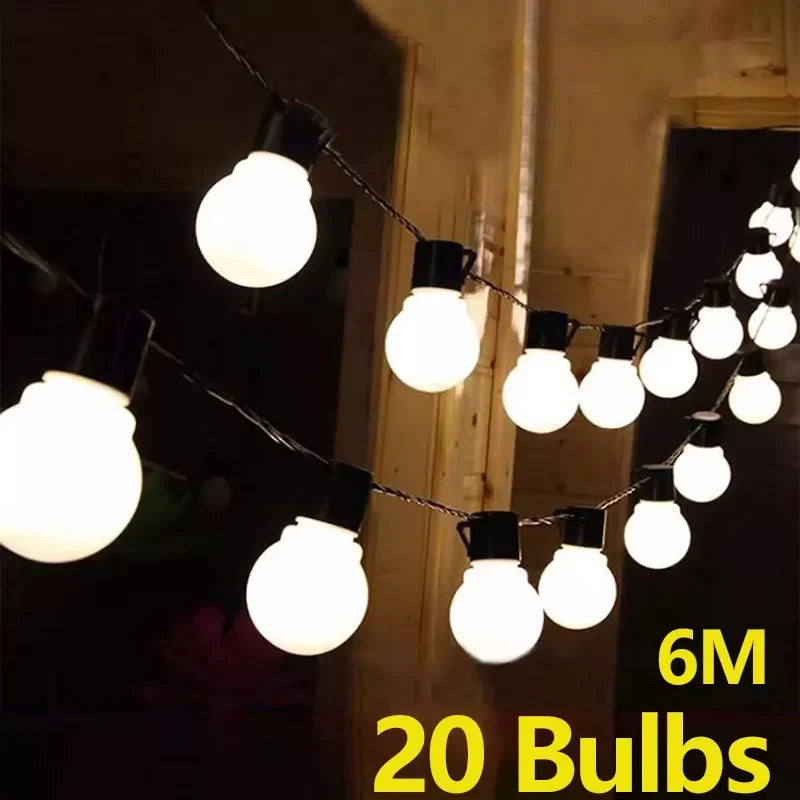 guirlande lumineuse extérieure blanc sphères translucides moderne clips noirs 20 ampoules 5m