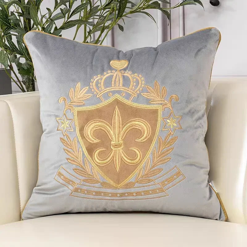 housse coussin brodée doré lys couronne élégante noir bleu marine décorative canapé sofa chambreôtel