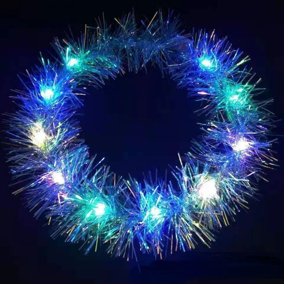 couronne lumineuse festive tissus brillants couleurs vives bleu rose violet lumineux tinsel opaque festive