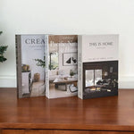 décoration intérieure livres faux modernes blanc noir marron clair minimaliste bibliothèque