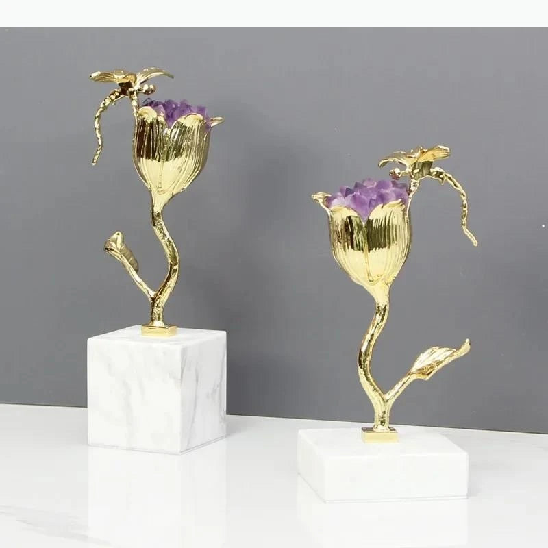 décoration moderne sculpture fleur dorée pierre violette socle marbre élégante maison ornements esthétiques